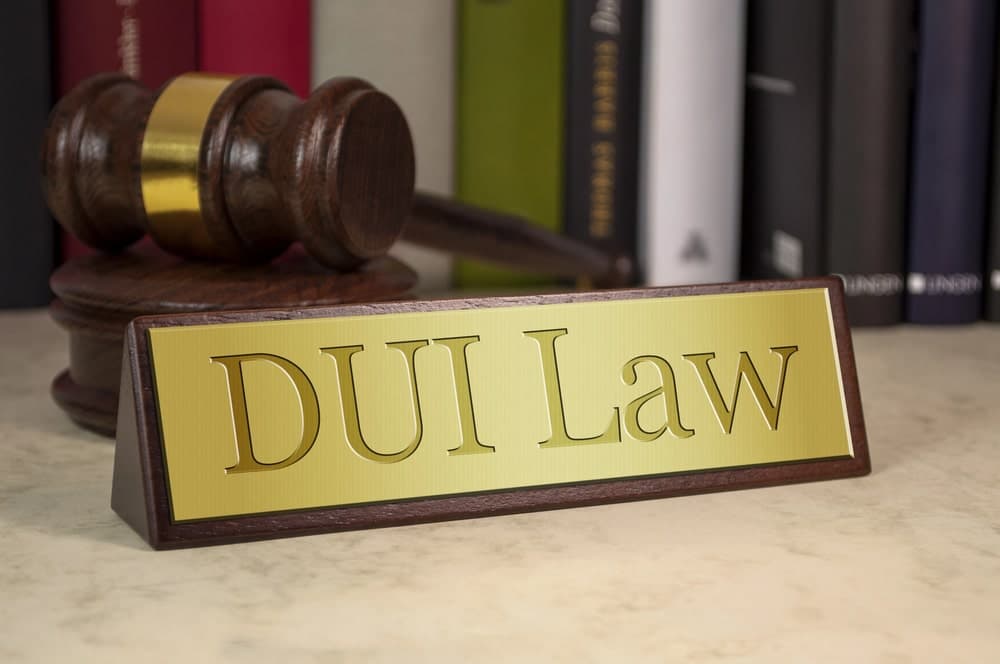 Image is of a judge’s gavel next to a sign reading DUI law, symbolizing DUI penalties in Florida and the legal process drivers may encounter.